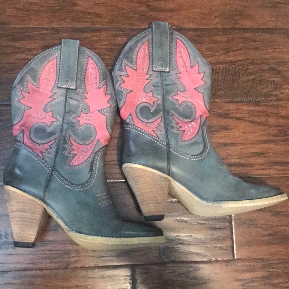 Boots that are made for Walking